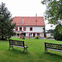 Hôtel Restaurant Auberge avec chambres sobres, Wi-Fi, terrasse.